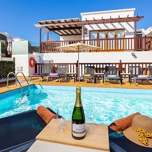 https://villa-saona-playa-blanca-lanzarote.in-canary-islands.com